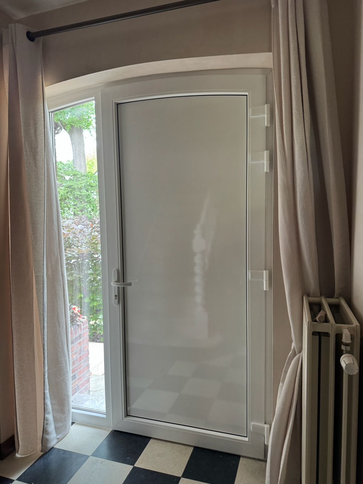 Witte voordeur PVC binnen